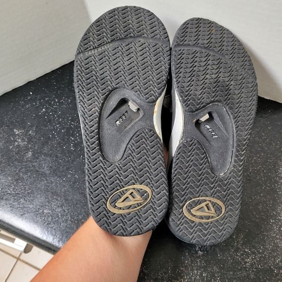 Reef Black and Silver Flipflops with Bottle Opener - Picture 5 of 6